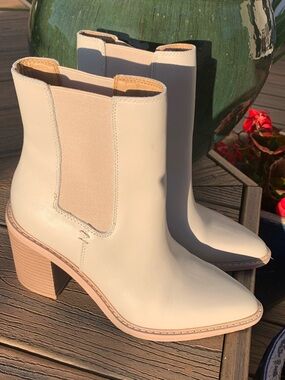 Crown Vintage Cream Chelsea Leather Ankle Boots